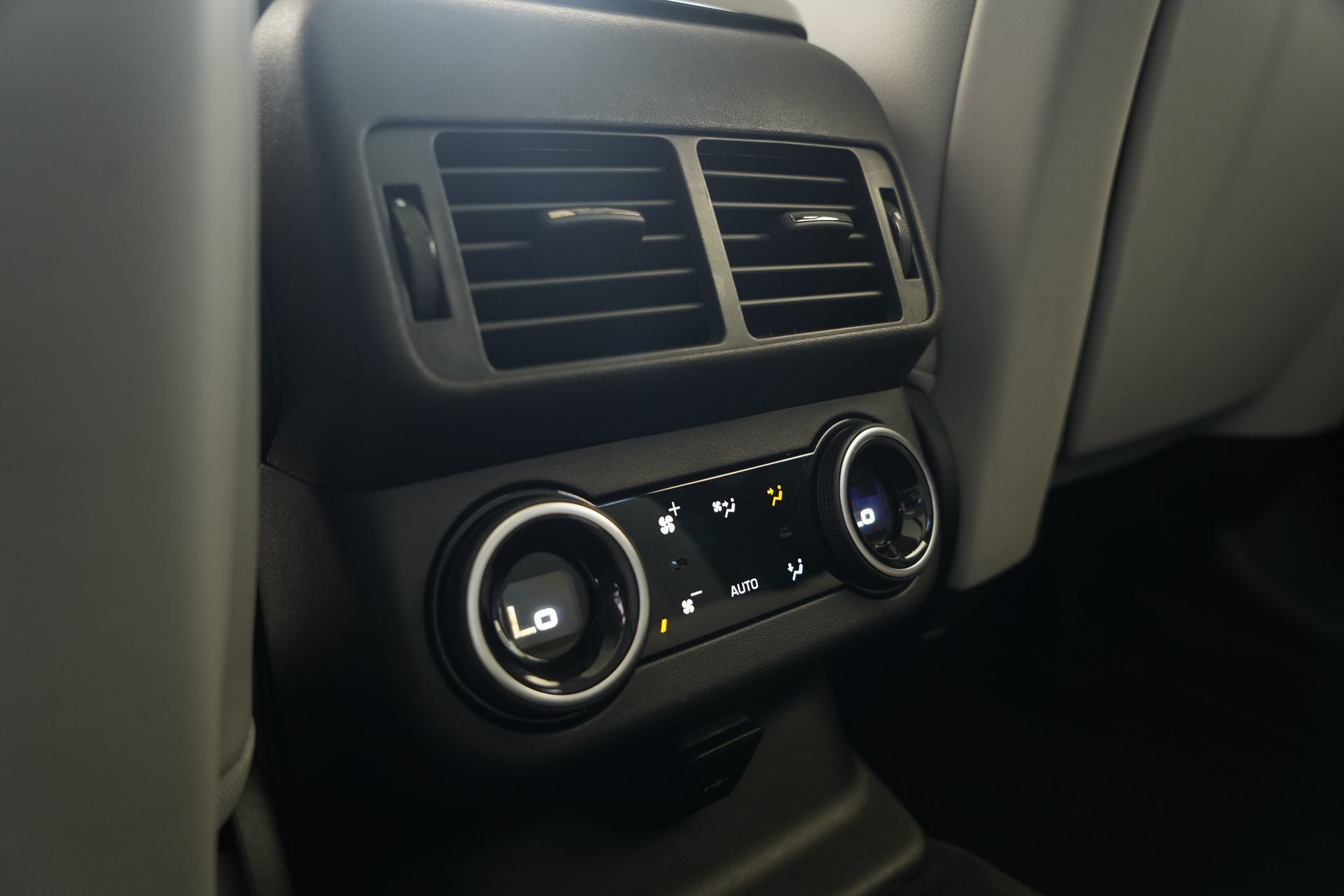 2025 Land Rover Range Rover Velar Dynamic SE