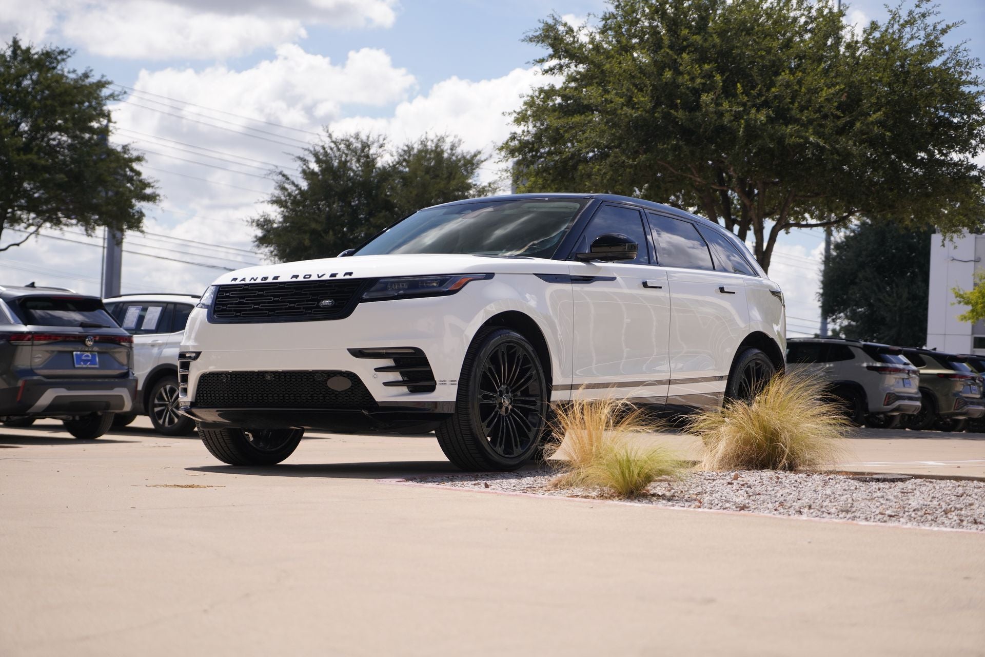 2025 Land Rover Range Rover Velar Dynamic SE