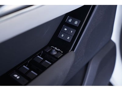 2025 Land Rover Range Rover Velar Dynamic SE