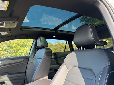 2024 Volkswagen Atlas Cross Sport 2.0T SEL R-Line