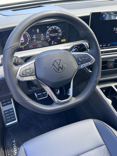 2026 Volkswagen Tiguan 2.0T SE R-Line Black