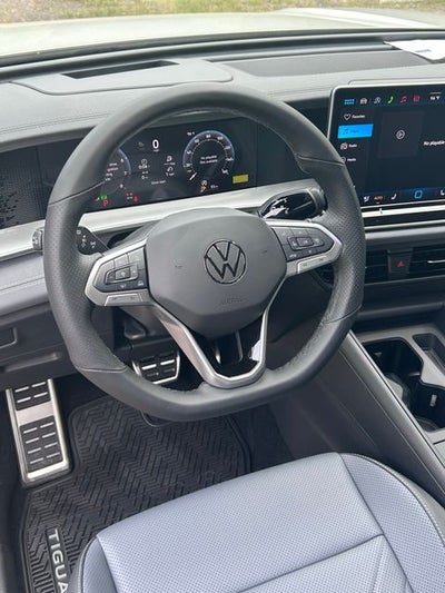2026 Volkswagen Tiguan 2.0T SE R-Line Black