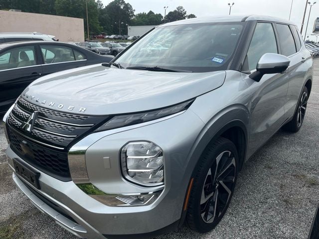 2022 Mitsubishi Outlander Base