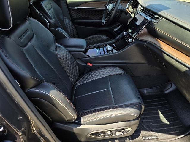 2022 Jeep Grand Cherokee Summit